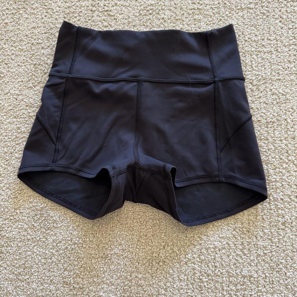 Lululemon Shorts Womens 4 Black High Rise 2.5 Inseam Slim Athletic Yoga Training
